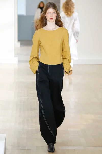 Look 11